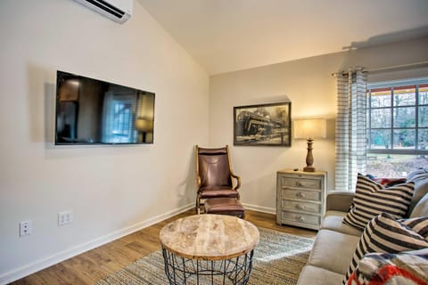 Walk to Main Street Eats Remodeled Saluda Apt Apartment in Saluda