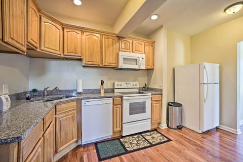 3 Mi to Lake Michigan Pet-Friendly Apt in Sawyer Apartment in Sawyer