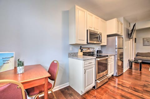 2 Mi to Warren Dunes - Bright Sawyer Apartment! Apartment in Sawyer