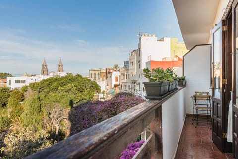 Neighbourhood, Balcony/Terrace, City view, Street view