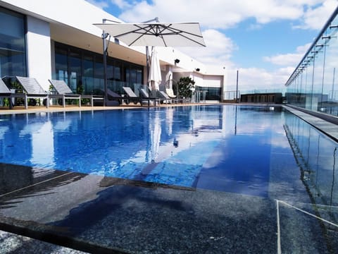 Day, Swimming pool