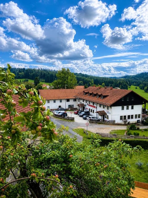 Property building, Restaurant/places to eat