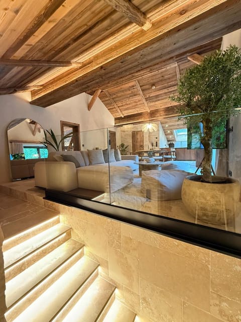 Natural landscape, TV and multimedia, Living room, Seating area, Dining area, Landmark view, Mountain view, air conditioner