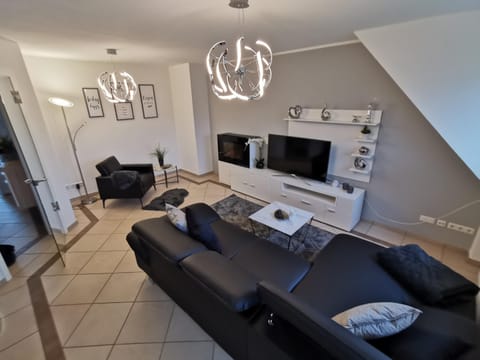 TV and multimedia, Living room, Lounge or bar, Seating area