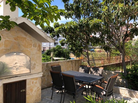Patio, BBQ facilities