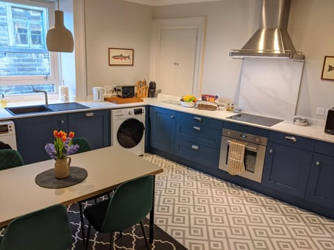 Central Hawick spacious stylish flat with log burner Apartment in Hawick