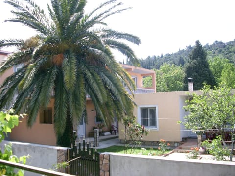 Facade/entrance, Garden