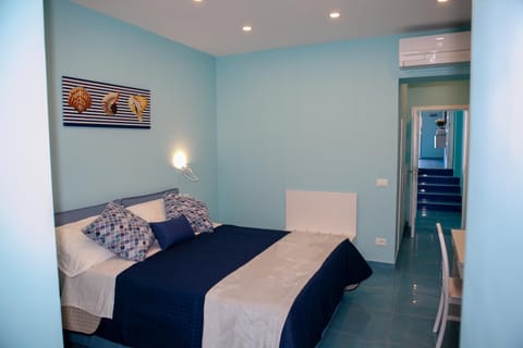 Bed, Photo of the whole room, Bedroom, On site