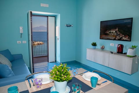 Living room, Dining area, On site, Sea view, Street view