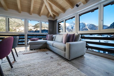 Living room, Mountain view