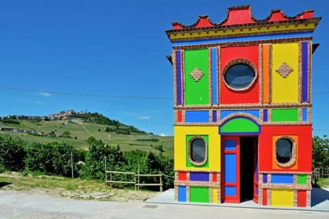 Ex Ostu Impero: vino, tartufo ed ospitalità Apartment in La Morra