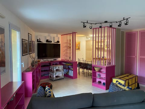 Communal lounge/ TV room