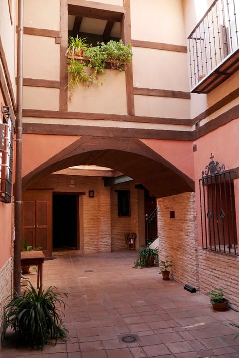 Patio, Facade/entrance