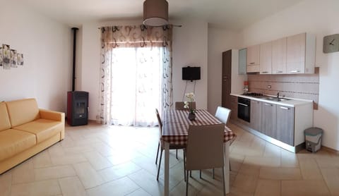 Kitchen or kitchenette, Living room, Seating area, Dining area