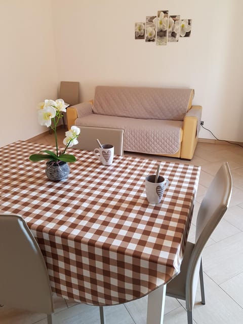 Living room, Dining area