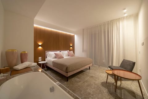 Bed, Photo of the whole room, Bedroom, Bath