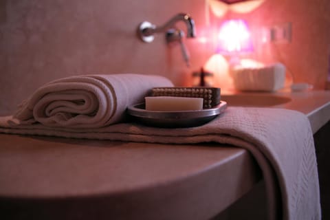 Bathroom, Decorative detail