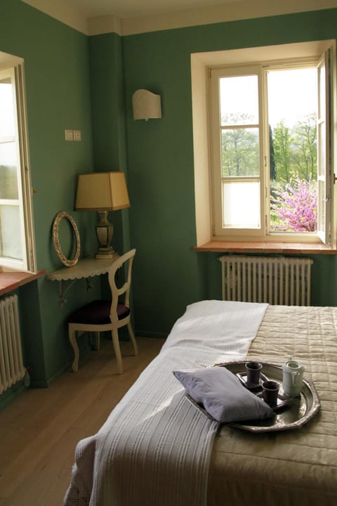 View (from property/room), Decorative detail, Bedroom