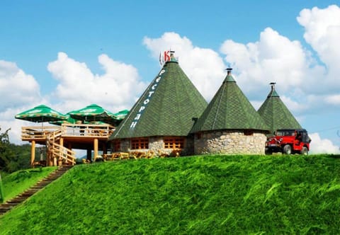 Property building, Restaurant/places to eat