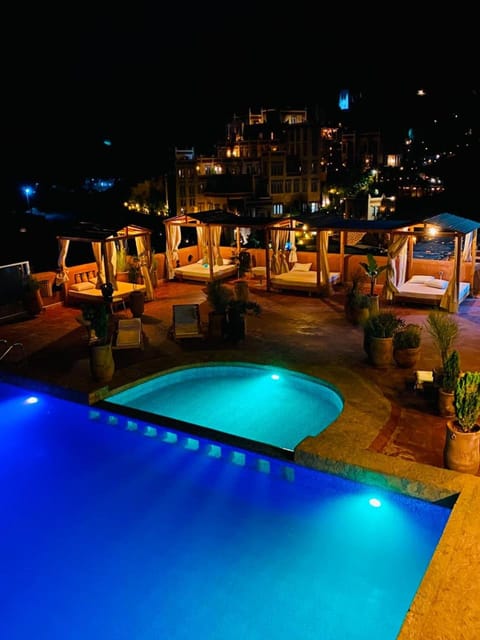 Property building, Swimming pool