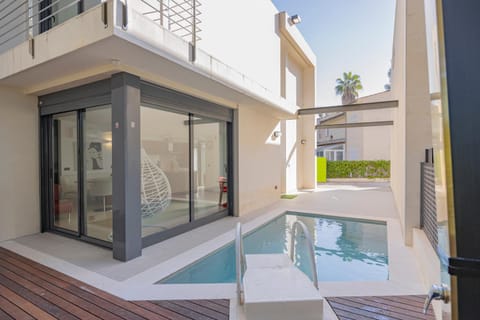 View (from property/room), Balcony/Terrace, Pool view, Swimming pool