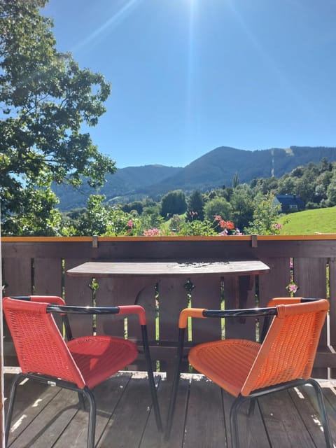 Balcony/Terrace, Bedroom, Mountain view