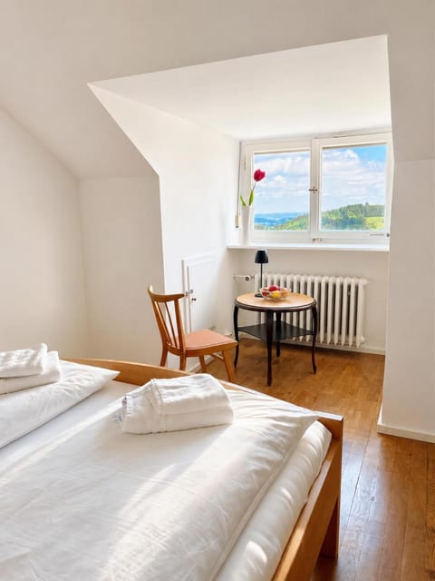 Bed, Natural landscape, Photo of the whole room, Bedroom
