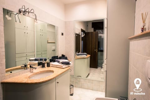 Shower, Bathroom, towels