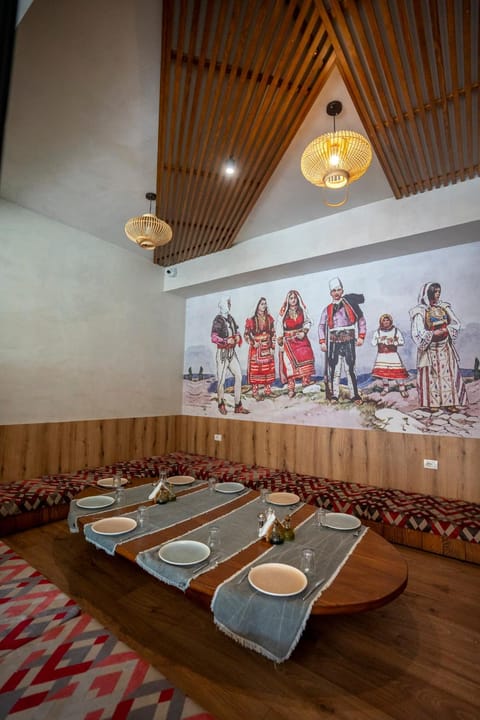 Restaurant/places to eat, Food and drinks, Food