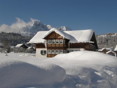 Facade/entrance, Winter