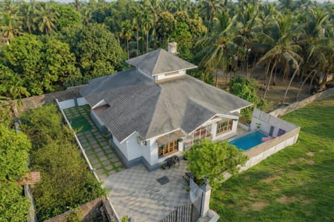 Property building, Spring, Day, Natural landscape, Garden, Garden view, Pool view, Swimming pool