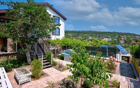 Property building, Patio, Day, Garden, Garden view