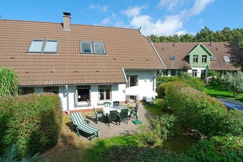 Ferienhaussiedlung Strandperlen Sanddornhof 8b (Typ IX) House in Wustrow