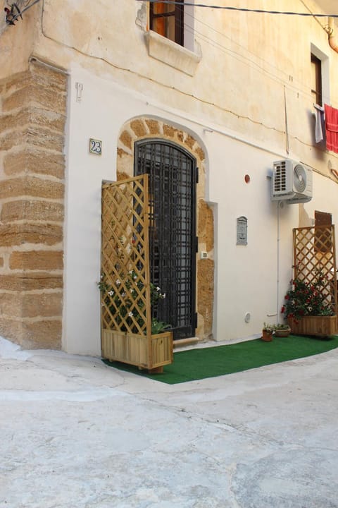 Facade/entrance, Day, Summer, On site, Inner courtyard view