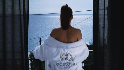 Property building, Balcony/Terrace, Sea view, Location