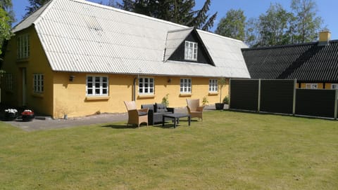 Property building, Patio, Garden