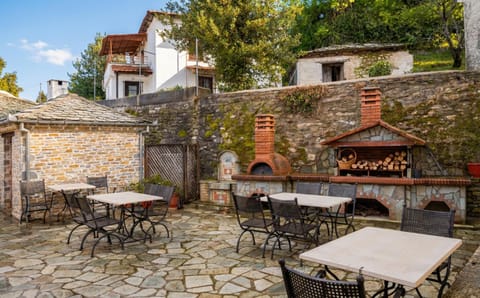 Property building, Patio, Day, BBQ facilities, Dining area