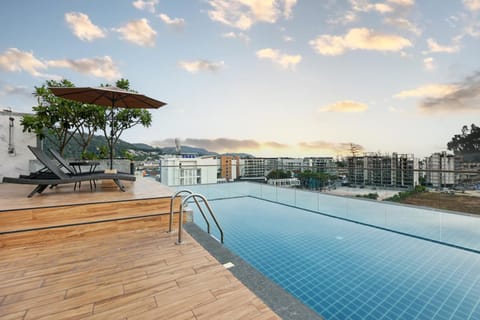 Day, Natural landscape, Mountain view, Pool view, Swimming pool, sunbed