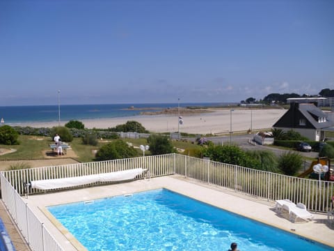 Duplex 6 pers piscine et vue mer Apartment in Trévou-Tréguignec