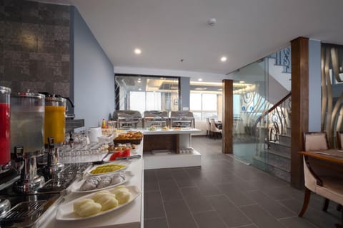 Restaurant/places to eat, Buffet breakfast