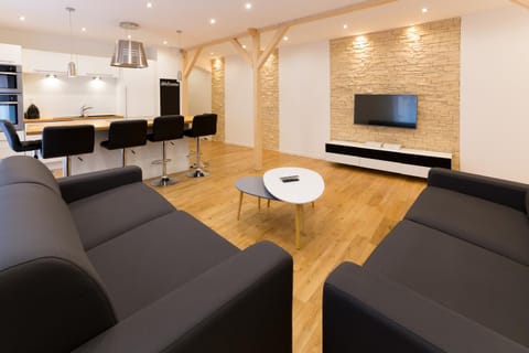 TV and multimedia, Living room, Lounge or bar, Dining area