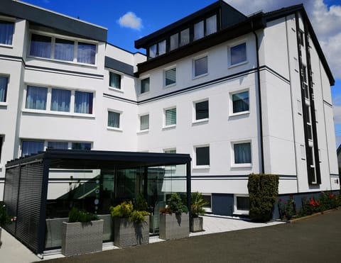 Property building, Patio, Facade/entrance