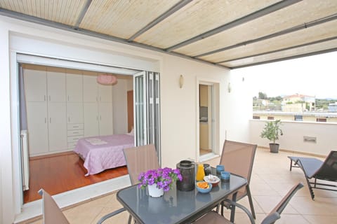 Bed, Balcony/Terrace, Bedroom