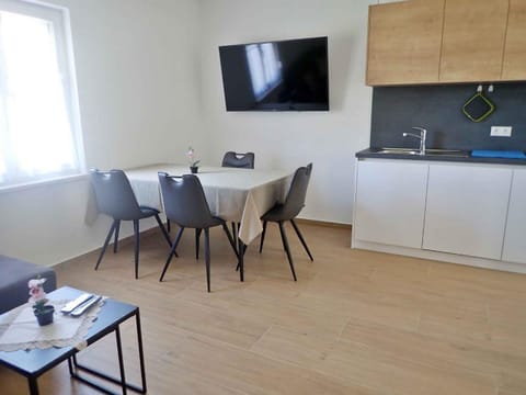 Summer, TV and multimedia, Dining area