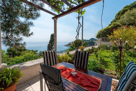 Patio, Day, Natural landscape, Garden, View (from property/room), Balcony/Terrace, Seating area, Garden view, Sea view