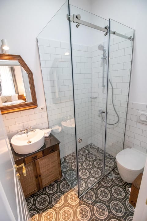 Toilet, Bathroom, Seating area