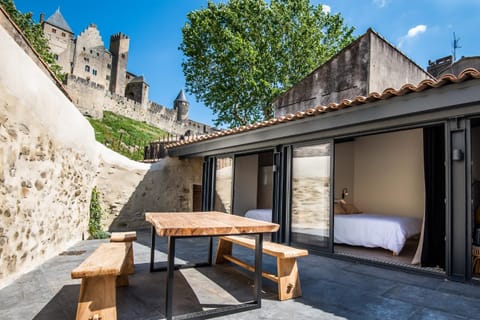 Patio, Facade/entrance, Balcony/Terrace, Landmark view