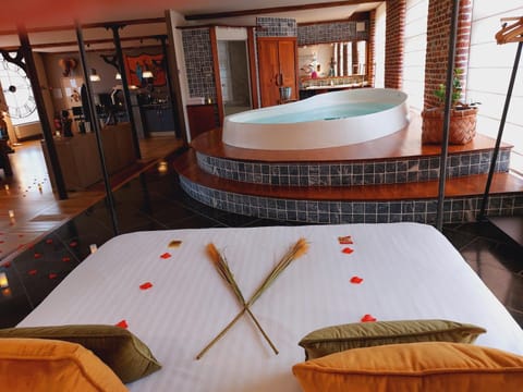 Steam room, Bathroom, Bedroom, Swimming pool