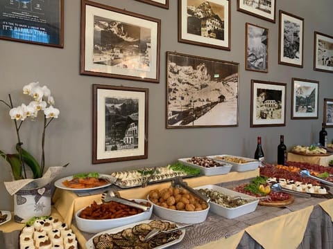 Food and drinks, Lunch, Dinner