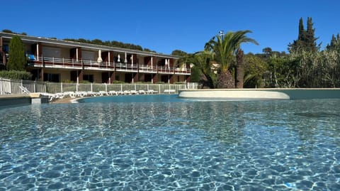 Les terrasses du Liouquet T2, piscine , parking , mer à 150 m Apartment in La Ciotat